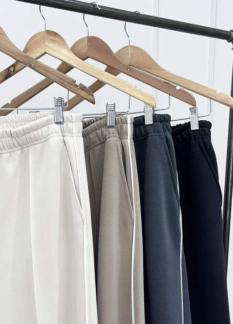  Pantalon deportivo con vivo lateral 