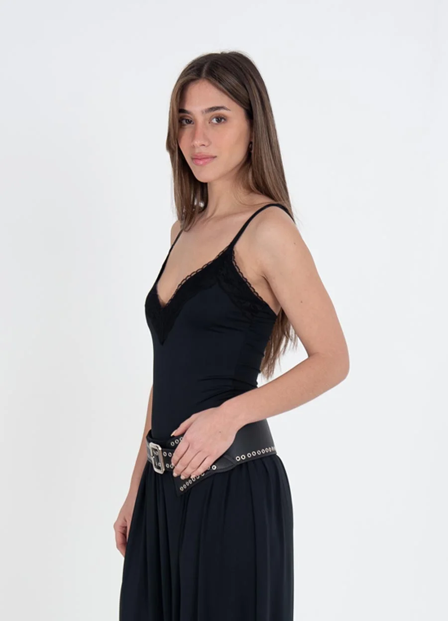 Body con puntilla en escote 