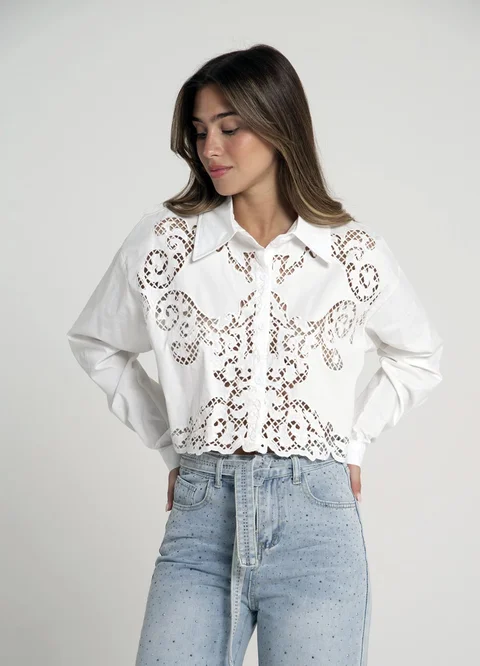 Camisa calada cropped