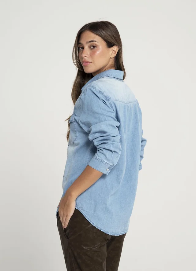 Camisa denim con strass 