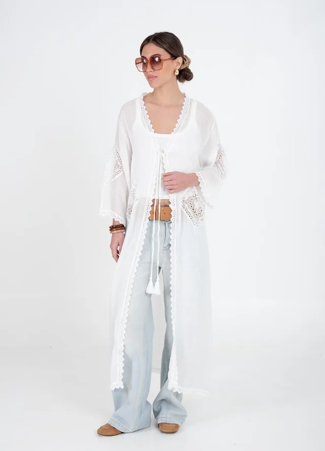Kimono largo calado con puntillas 