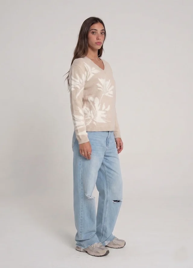 Sweater basico escote V flores