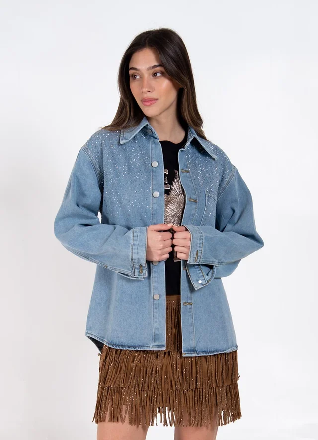 Chaqueta denim tachas en delantero con 1 bolsillo 