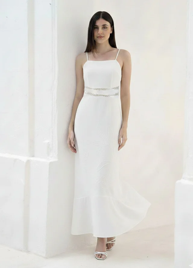 Solero de lino con recorte en cintura y bordado en falda