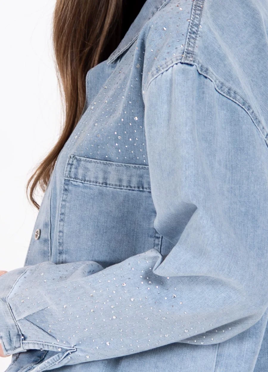 Camisa denim con strass en hombro y manga 