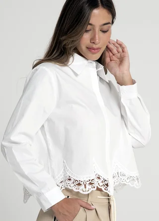 Camisa m/l con aplique en ruedo  - Vista 3