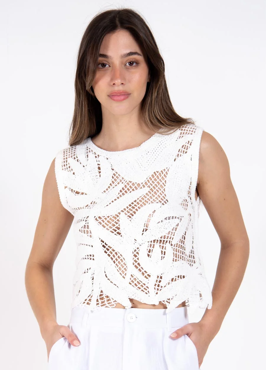 Top tejido irregular con hojas 