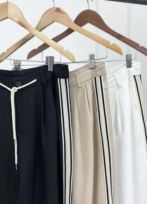 Pantalon sastrero con cordon y detalle lateral 