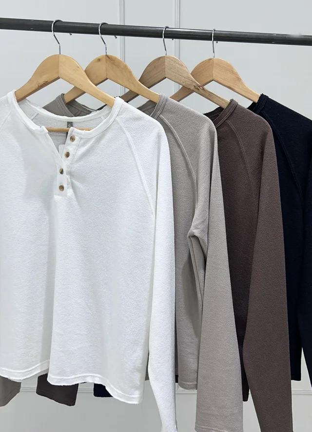 Buzo con botones tejido rustico 