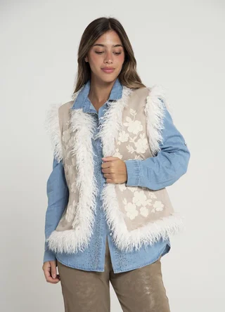 Chaleco gamuza bordado con piel  - Vista 1