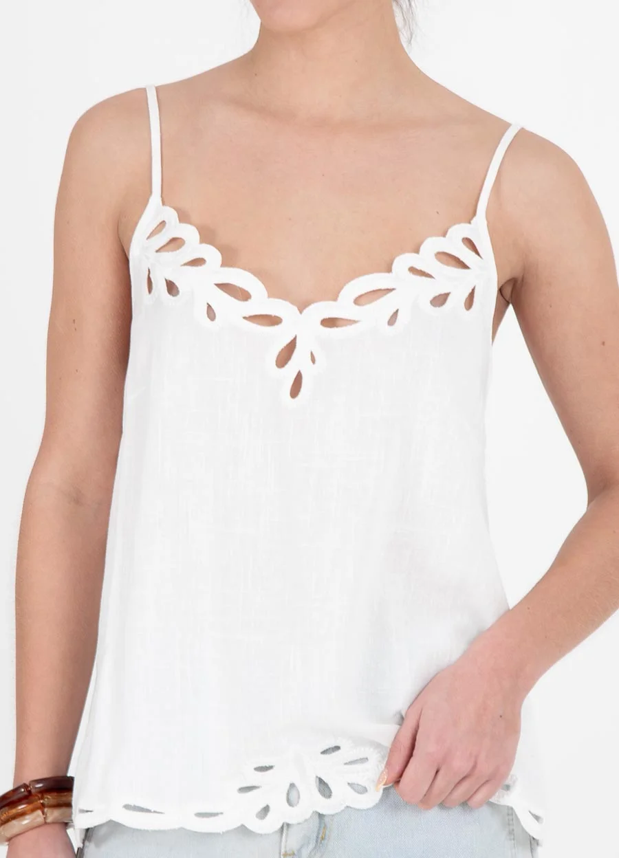 Musculosa calada en escote 
