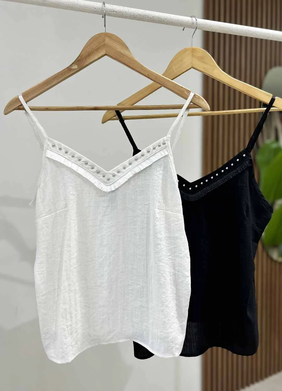 Musculosa lino con tachas y flequitos 