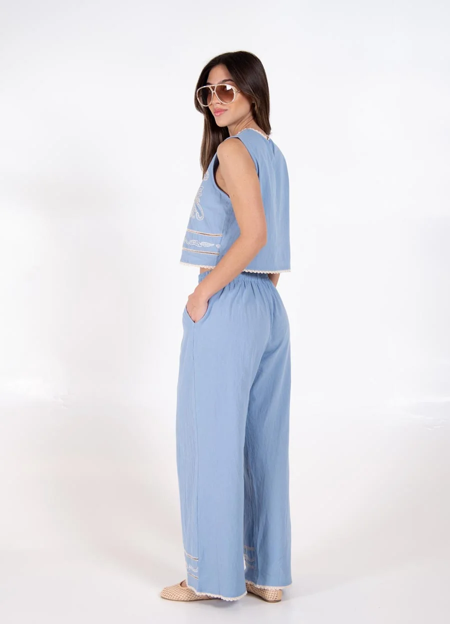 Pantalon bordado con vainillas 