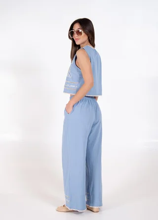 Pantalon bordado con vainillas  - Vista 2