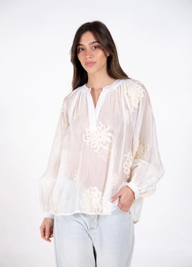 Maxi blusa bordada escote V