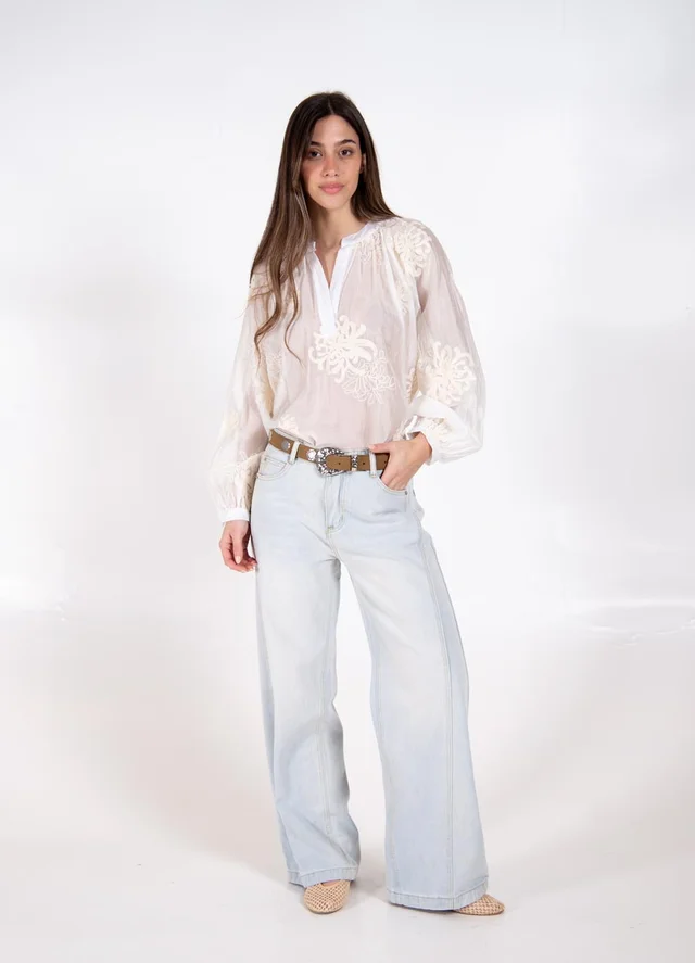 Maxi blusa bordada escote V