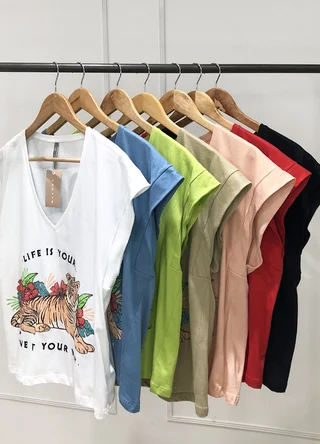 Remera LIFE IS YOURS - Vista 4