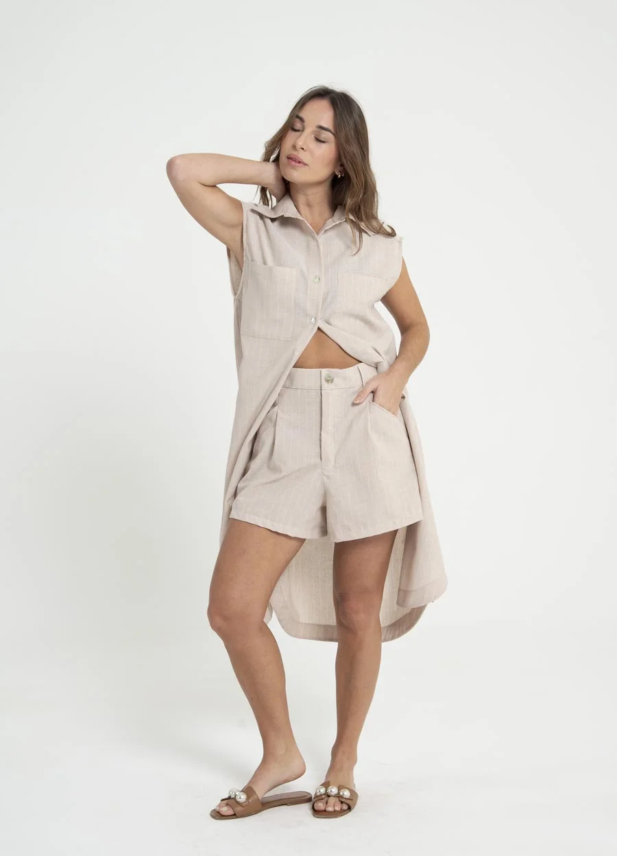 Short  lino rayado con boton