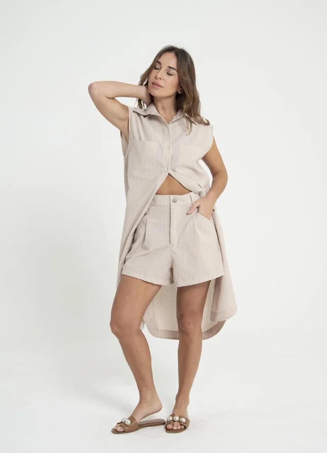 Short  lino rayado con boton