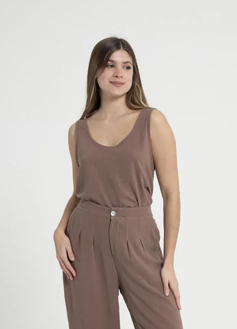 Musculosa lino rayon con cartera en espalda