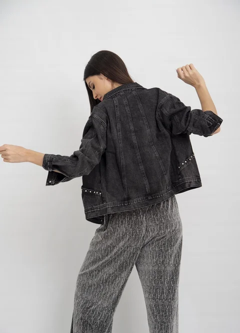 Campera denim prelavada con strass