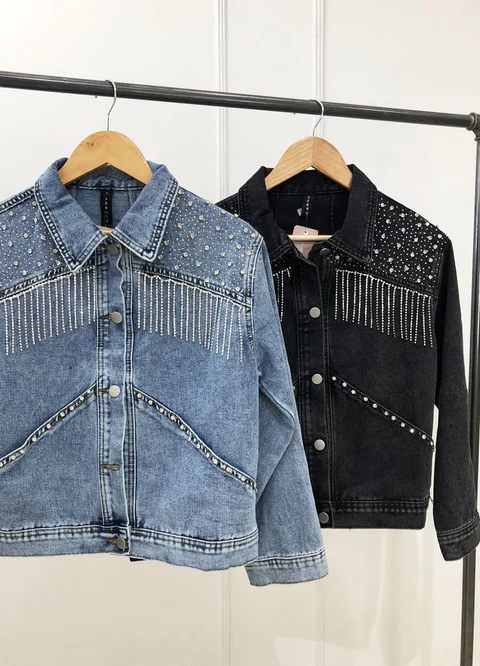 Campera denim prelavada con strass