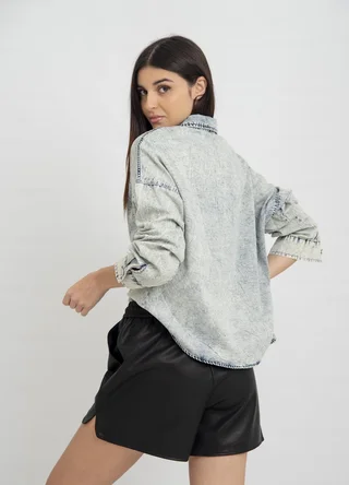 Camisa denim prelavada con strass - Vista 4