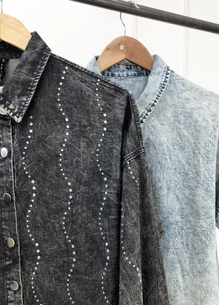 Camisa denim prelavada con strass - Vista 5