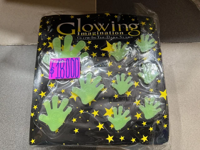 PEGATINAS QUE BRILLAN EN LA OSCURIDAD