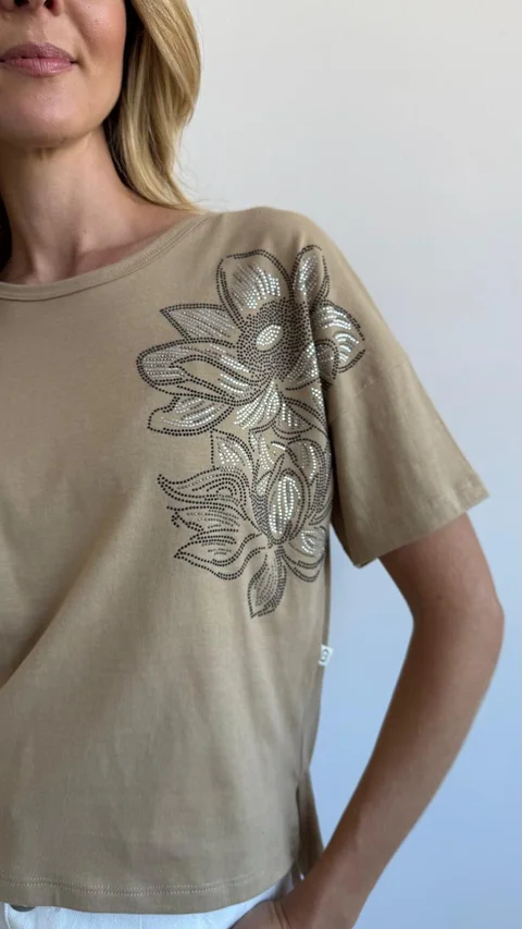 4-3752 - Remera Maha