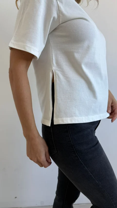 4-3718 - Remera MARTINICA