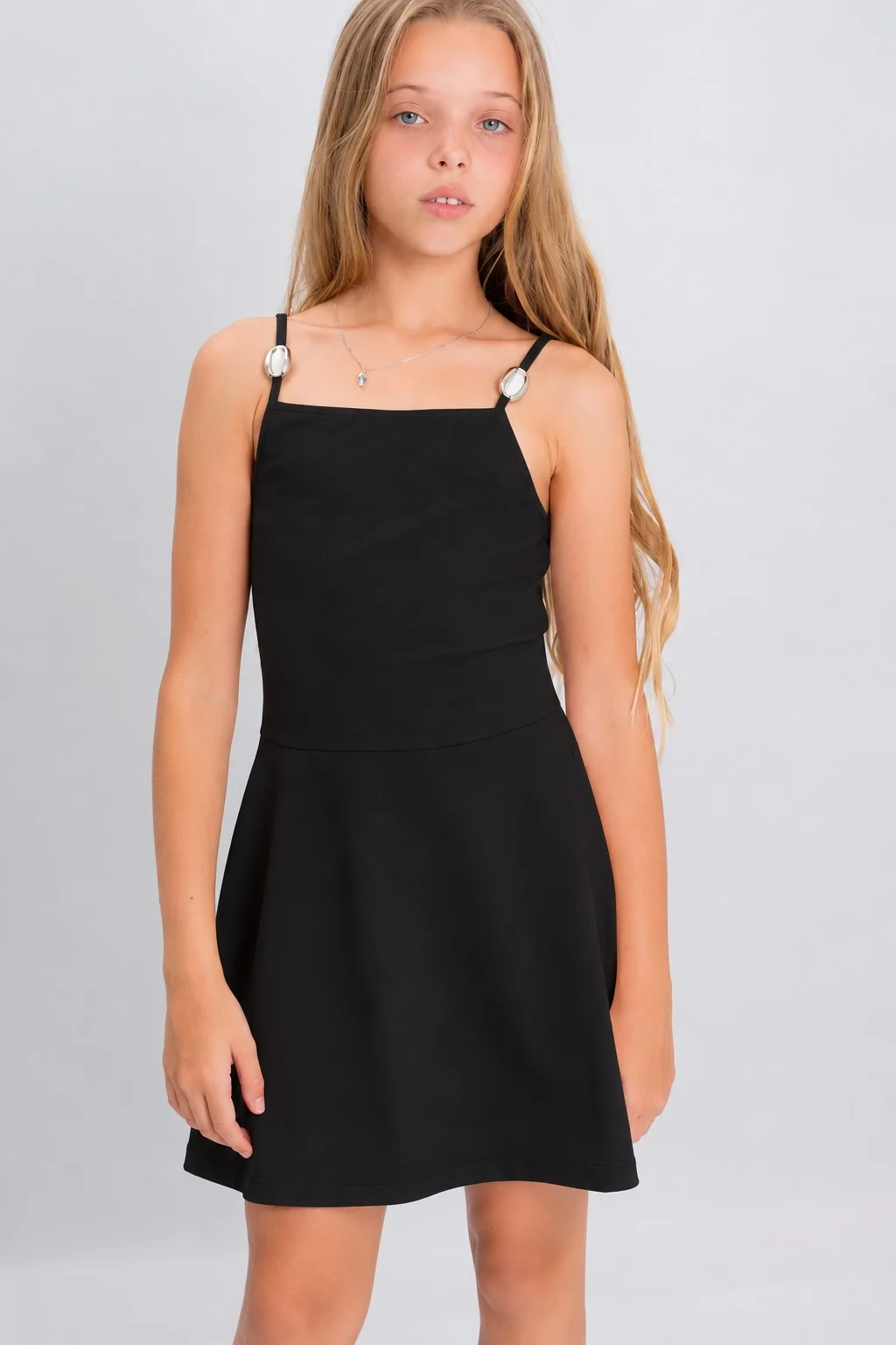 Vestido Con Breteles Finos Y Hebillas Simil Metal - 0
