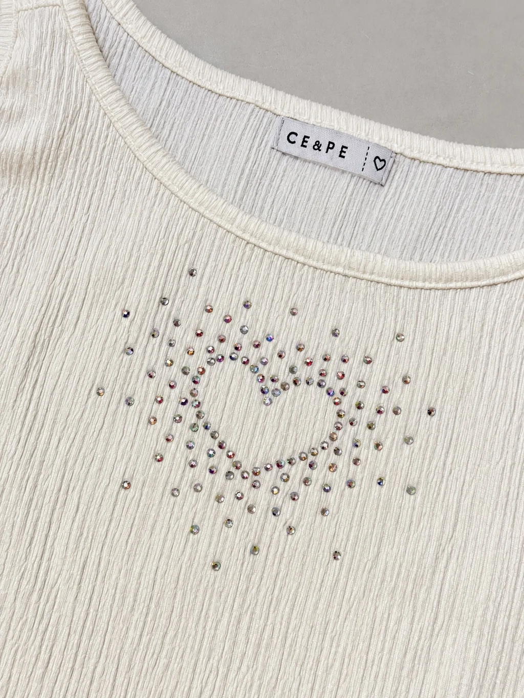Blusa Tiras Finas Con Textura Y Aplique Corazon Stras - 1