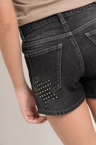 Short Nuba Black Con Estrella Y Tachas - Vista 3