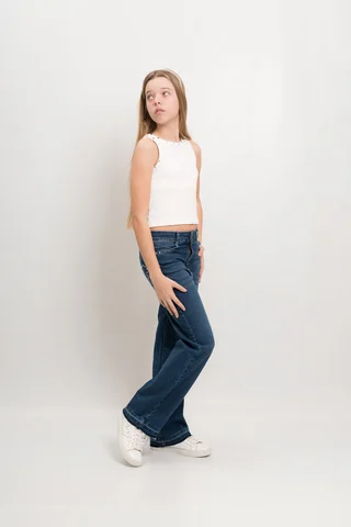 Jean Flare Lou Elastizado Con Tachas En Forma De Corazones En Bolsillos Traseros - Vista 2