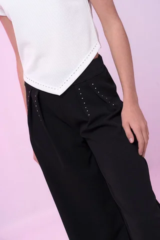 Remera  En Pico con strass en lagrima  y ruedo - Vista 3