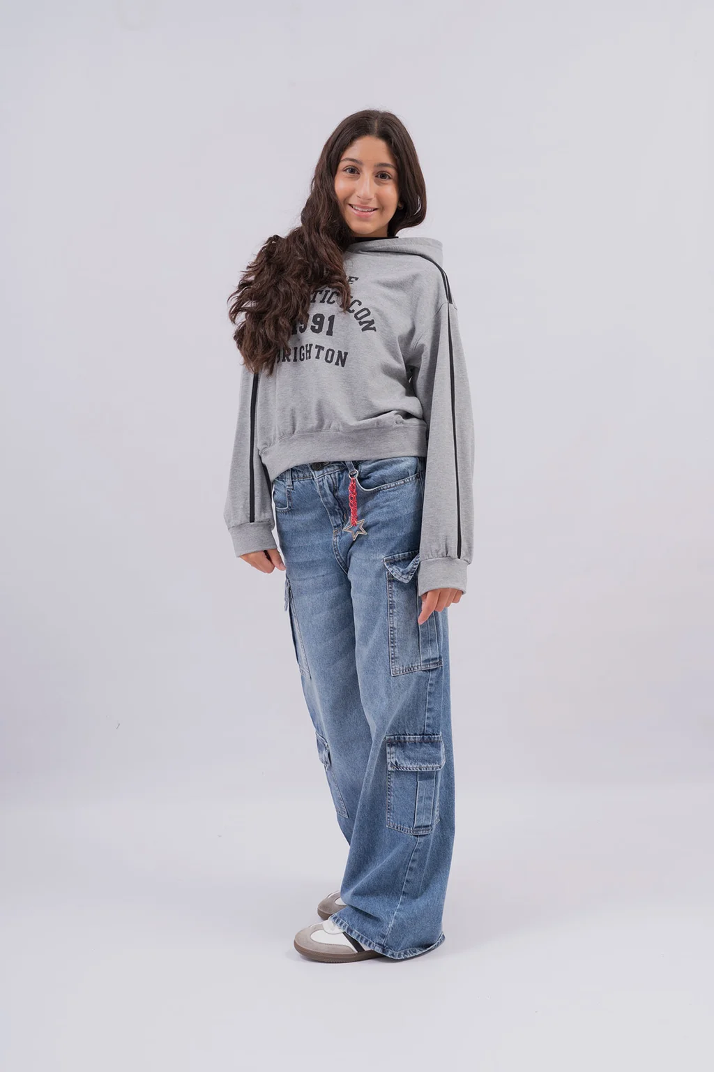 Jeans Cargo(Super Wide Leg )  4 Bolsillos , Detalle Artesanal De Cadena Y Dije E