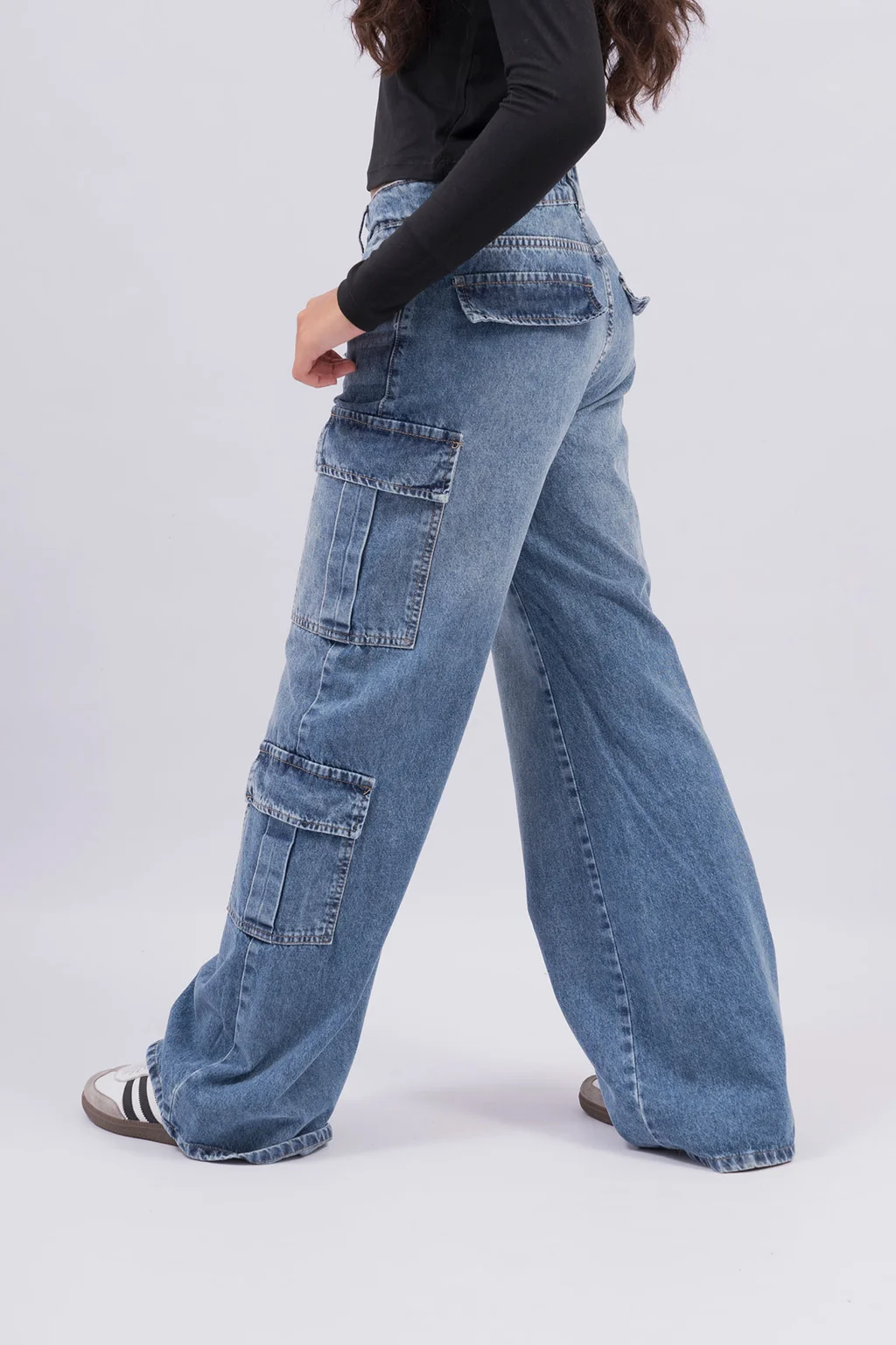 Jeans Cargo(Super Wide Leg )  4 Bolsillos , Detalle Artesanal De Cadena Y Dije E