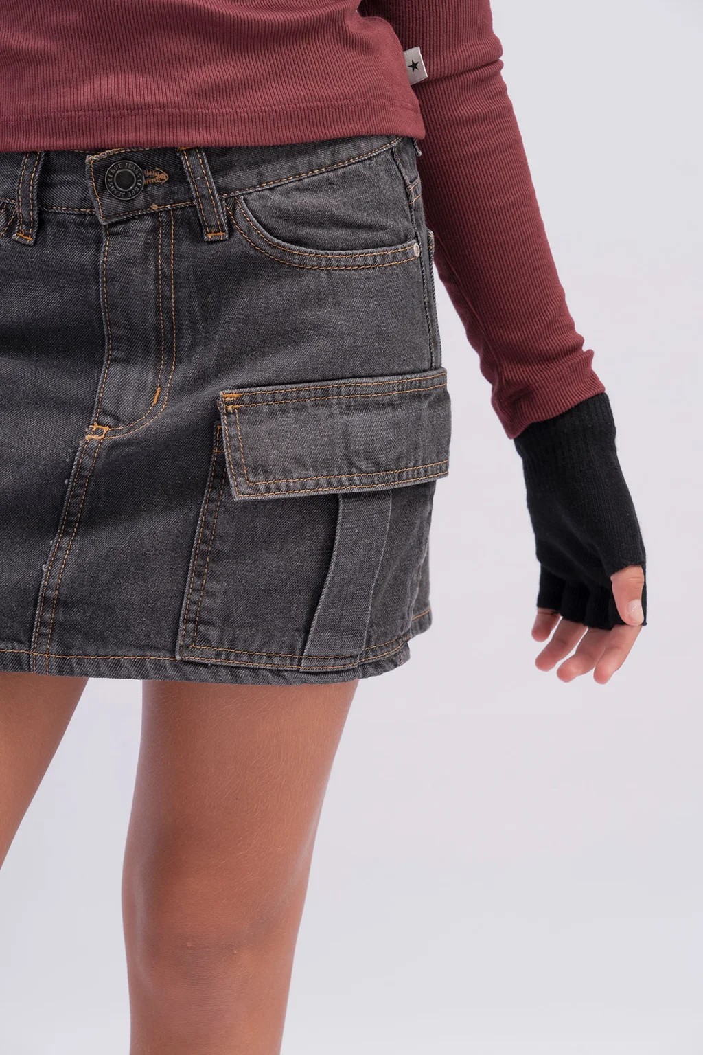 Mini Cargo C /Bolsillos Laterales En Tono Black