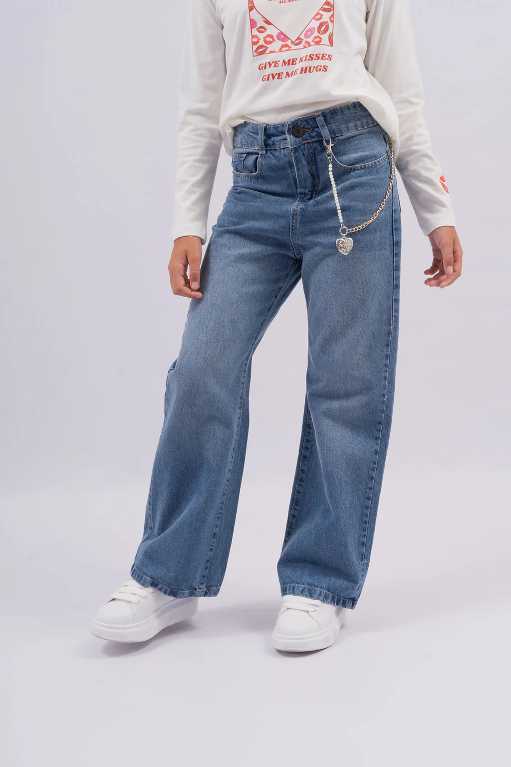 Jeans Wide Leg Azul Con Colgante De Perlas Y Cadena C Dije Corazon - 0