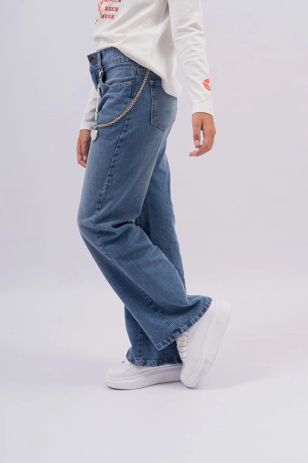 Jeans Wide Leg Azul Con Colgante De Perlas Y Cadena C Dije Corazon - 3
