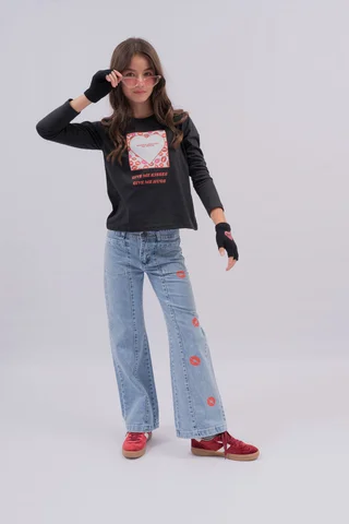Jeans Corte Recto Con Bolsillos Centrales En Tono Azul Y Besos Aplicados - Vista 1