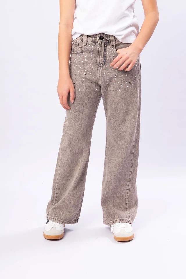 Jeans Nena En Color Avellana Con Tachas