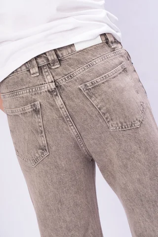 Jeans Nena En Color Avellana Con Tachas - Vista 4