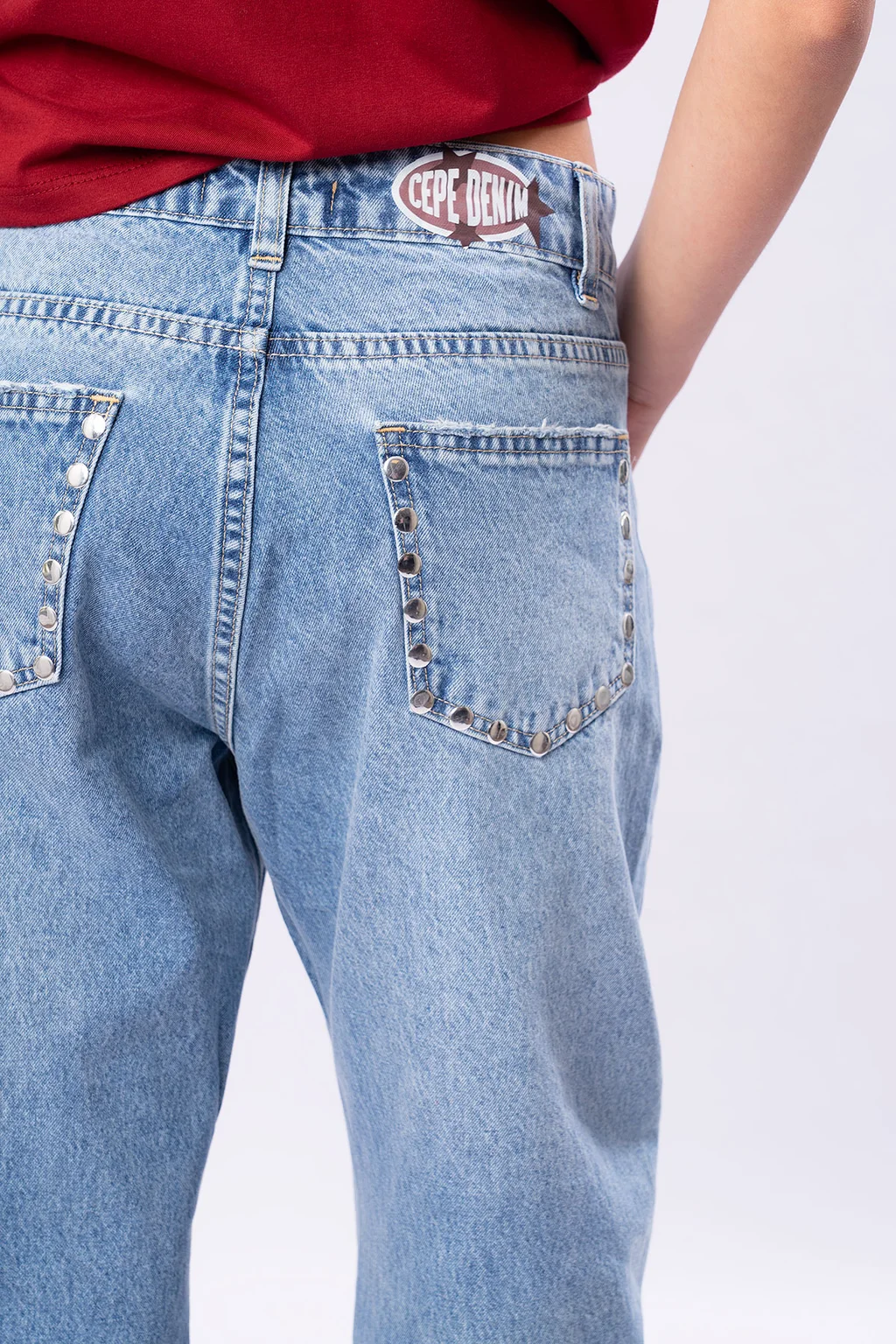 Jeans Barrel Con Tachas En Canesu - 2