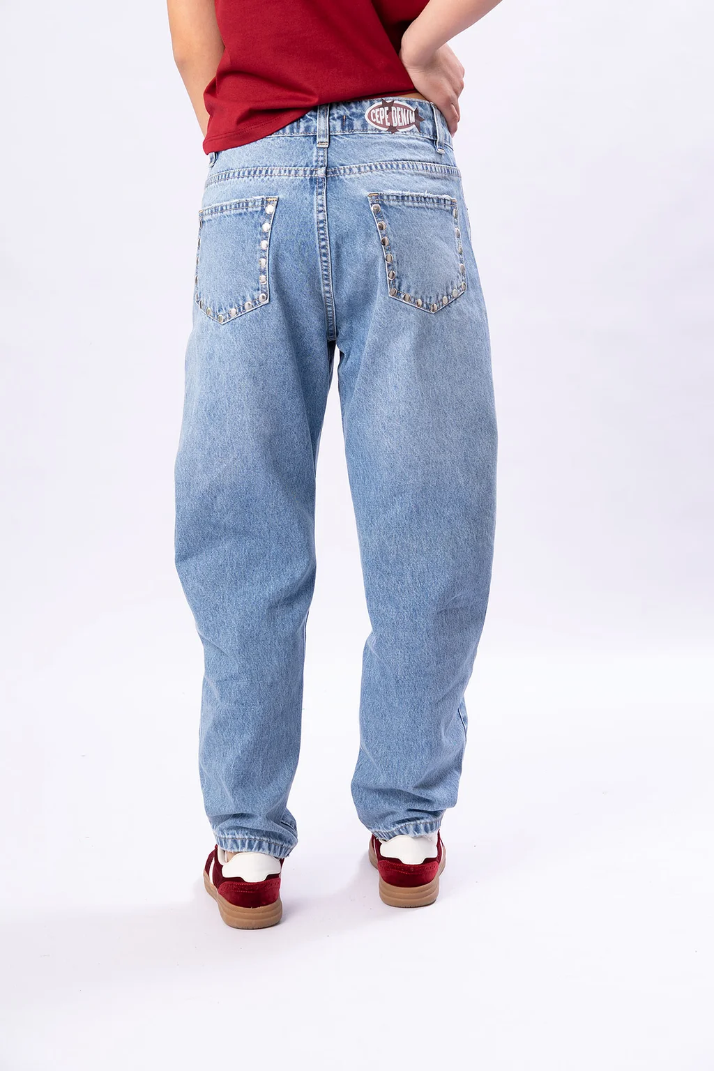 Jeans Barrel Con Tachas En Canesu - 3
