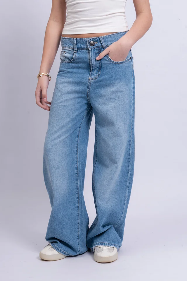 Jeans Super Wide Leg Brisa Celeste Con Detalles Puntilla Bolsillos Traseros