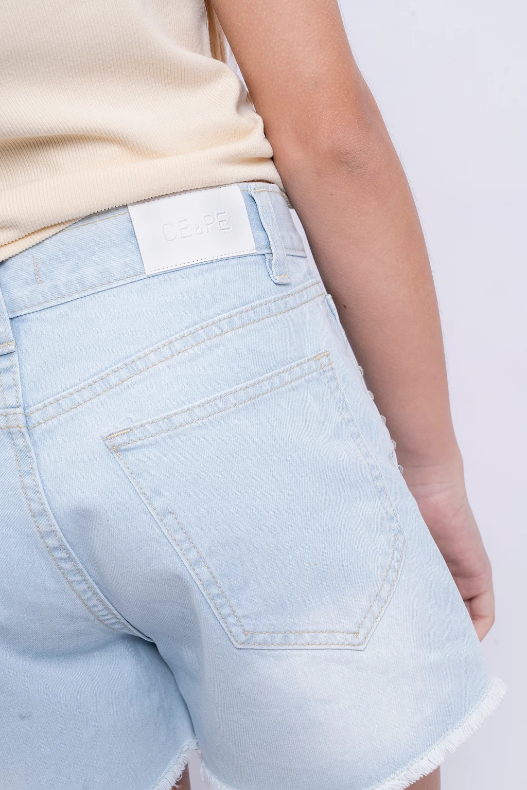 Short Celia Desflecado Con Puntilla Y Tachas - 4