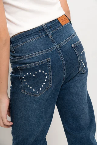 Jean Flare Lou Elastizado Con Tachas En Forma De Corazones En Bolsillos Traseros - Vista 4