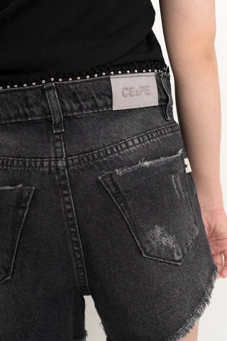 Short Yuna Black Con Roturas Y Puntilla Y Tachas En Cintura - Vista 4